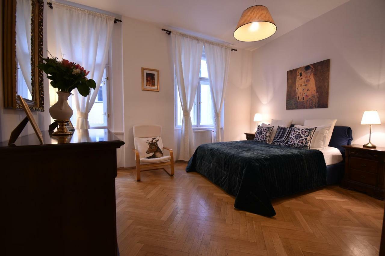 Cozy Flat By The Astronomical Clock Apartment Prague Exterior photo
